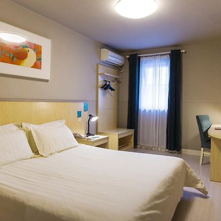 Jingjiang Inn Shanghai Hutai Road ภายนอก รูปภาพ